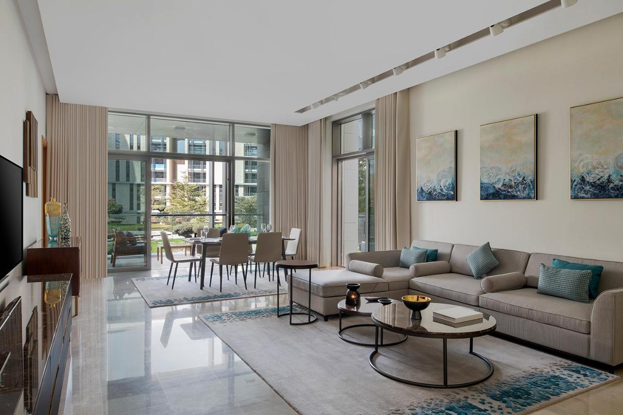 Banyan Tree Doha At La Cigale Mushaireb Екстер'єр фото A living room at the Ritz-Carlton, DIFC