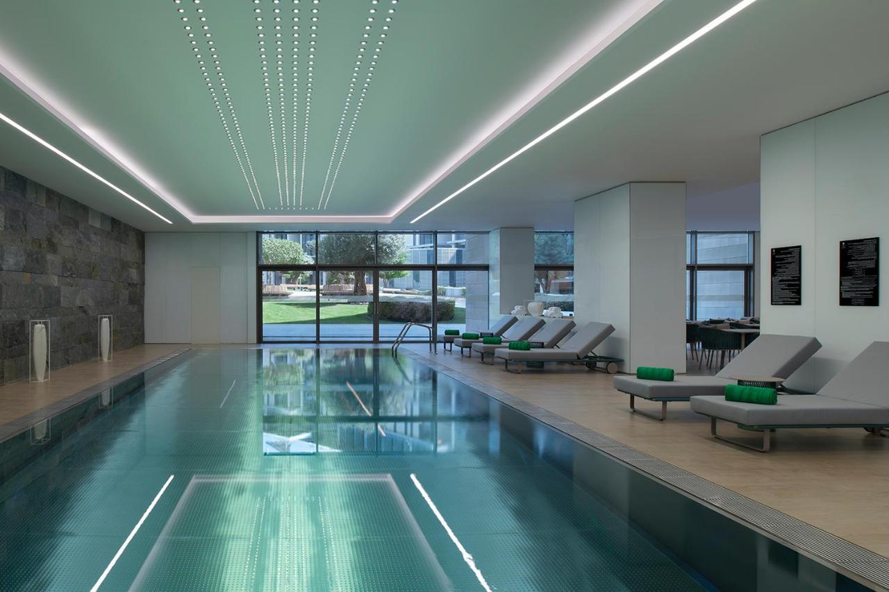 Banyan Tree Doha At La Cigale Mushaireb Екстер'єр фото The swimming pool at the hotel
